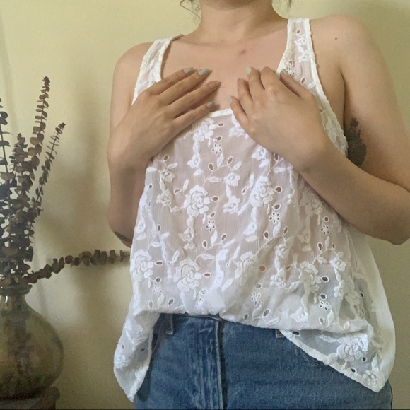 Abercrombie and Fitch eyelet open back top - Picture 1 of 6